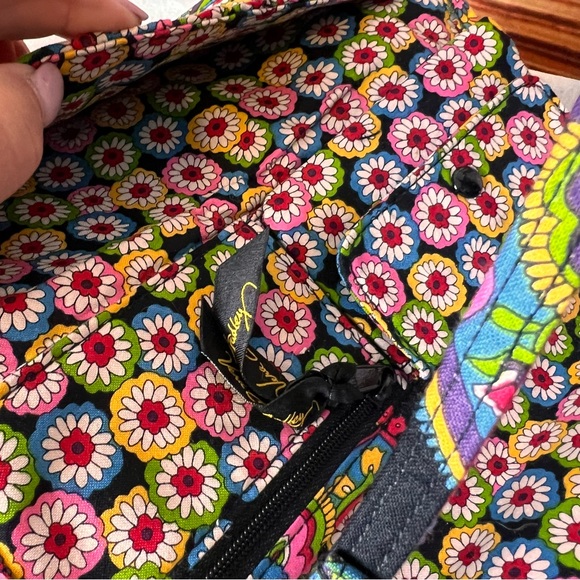 Vera Bradley Symphony in Hue Hot Pink Paisley Wallet with Daisy internal Print - Picture 12 of 17